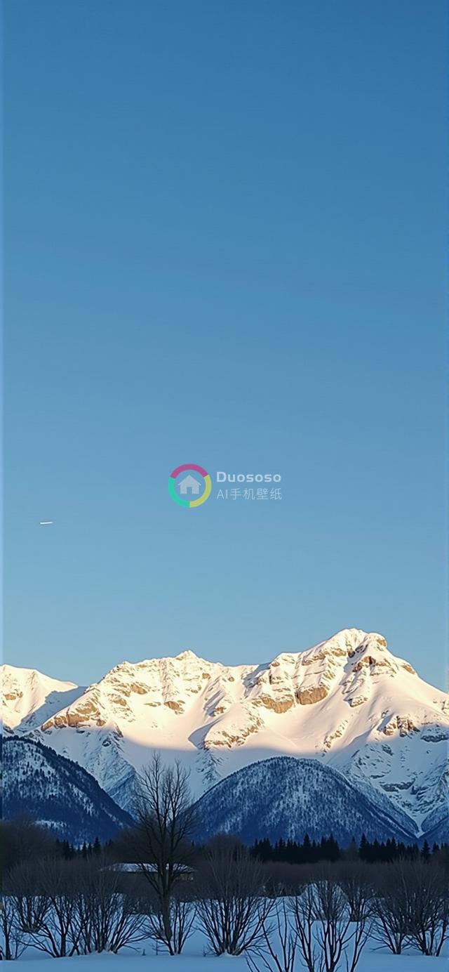 雪峰映碧空：宁静雪岭与翠绿森林的壮丽风光