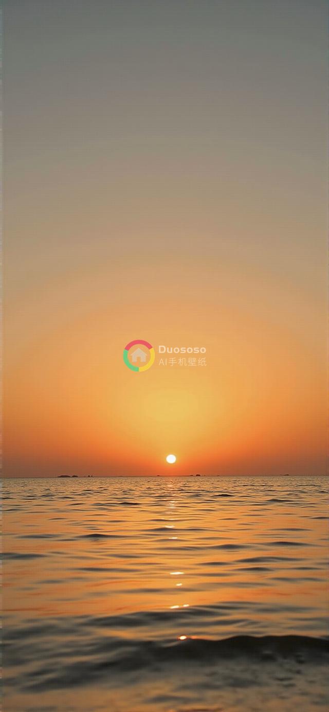 宁静海洋日落：火红夕阳映照宽广水域的平和画面