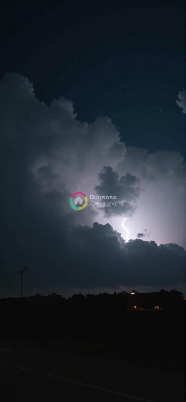 夜空闪电：戏剧性雷击下的震撼风光