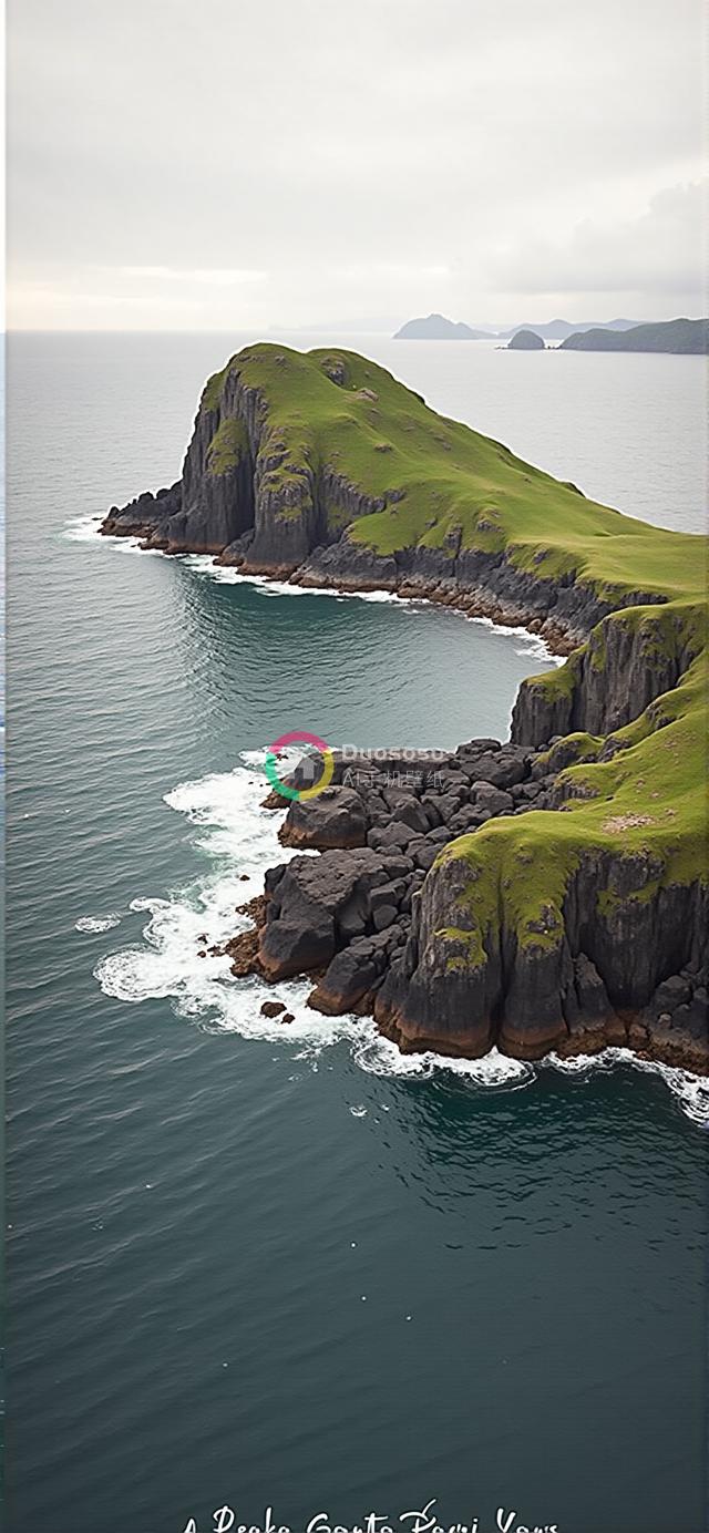 “绝壁悬崖与大洋壮阔：航拍绿色峭壁与深蓝海洋的震撼美景”