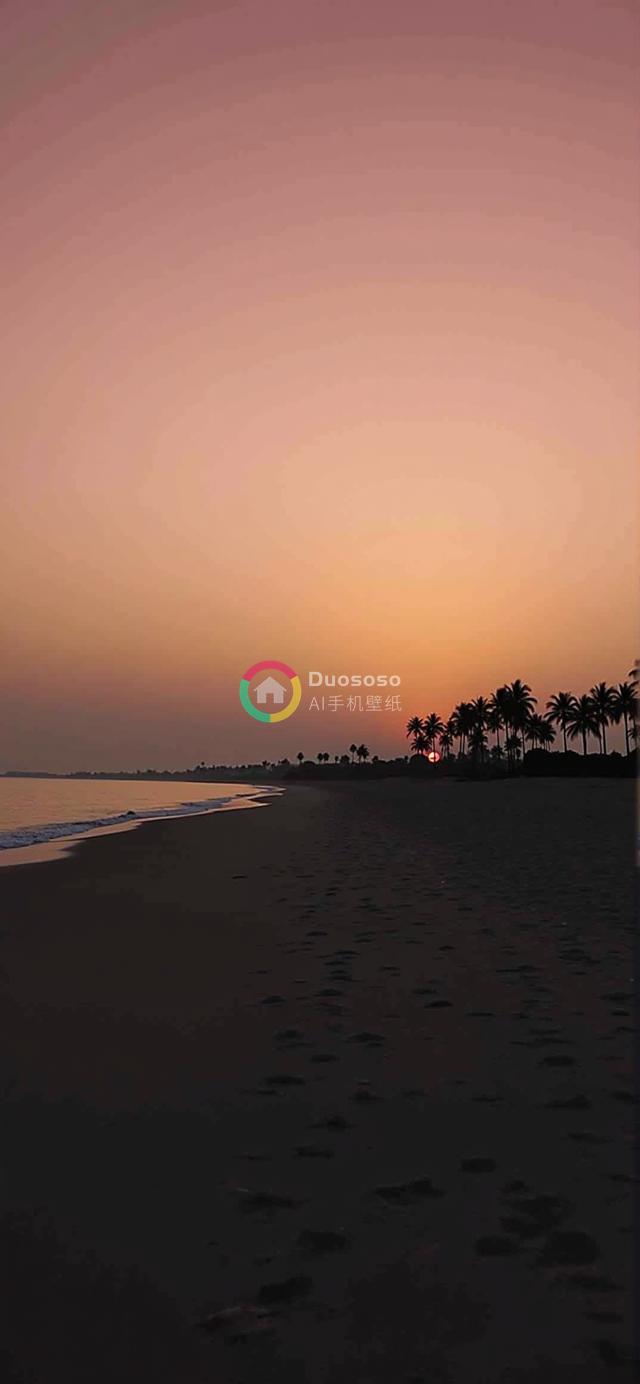 热带日落海滩美景：火红夕阳映衬幽深紫霞