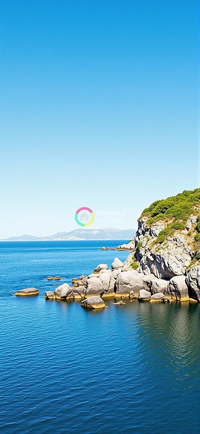 高清海岸线摄影：岩石峭壁与蓝天碧海的宁静海景