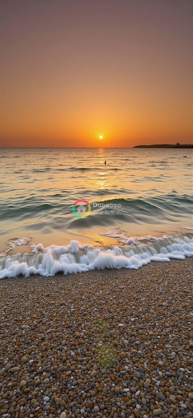 海滩落日宁静美景：晚霞余晖映照温柔海浪