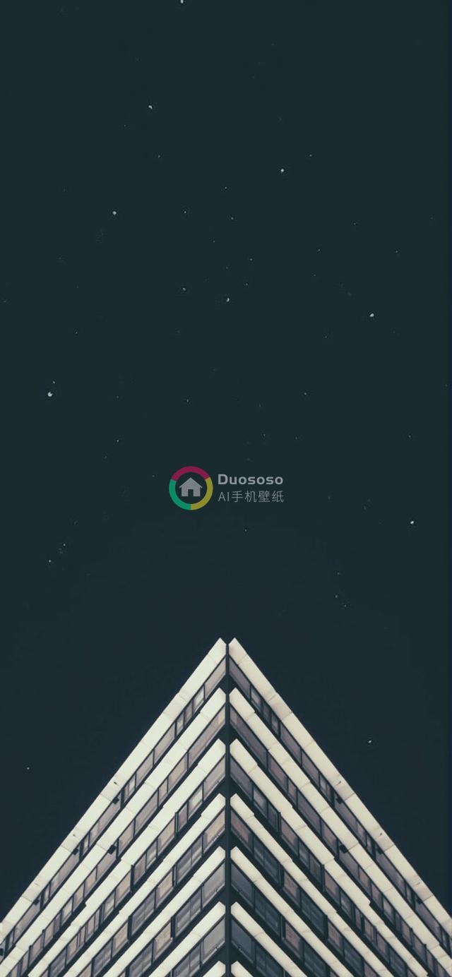 夜幕下现代建筑几何立面摄影：低角度仰望白色建筑与星空