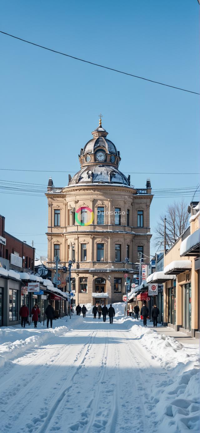 冬景城市街拍：典雅圆顶建筑主导的雪覆盖街道